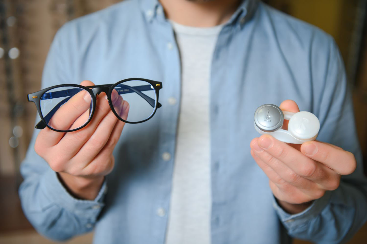 Choosing Between Glasses and Contact Lenses: Pros and Cons